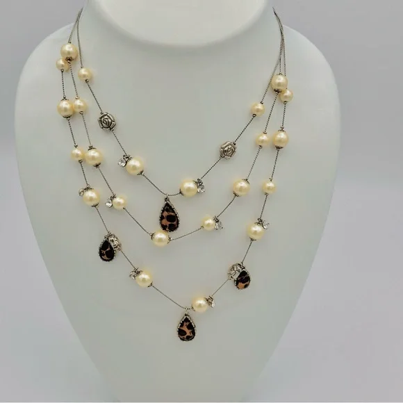 Betsey Johnson lucite leopard layer faux pearl necklace charms - Picture 1 of 8